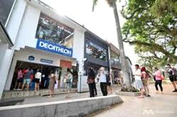 Holland Road Shopping Centre (D10), Retail #497185311